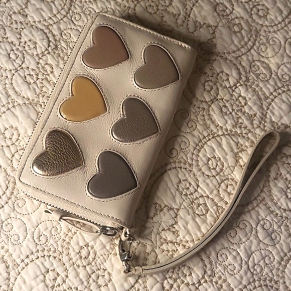 Brighton Leather Heart Wallet with wristlet - Picture 3 of 10
